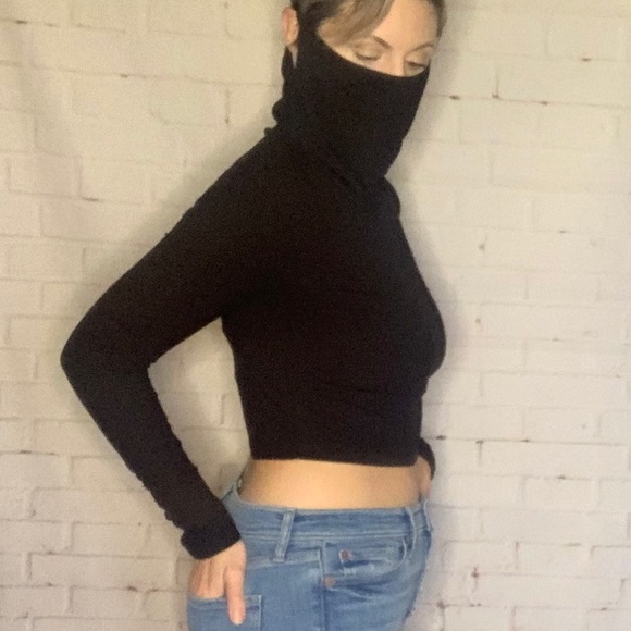 HOST PICK mask/cowl neck crop top - Picture 11 of 13